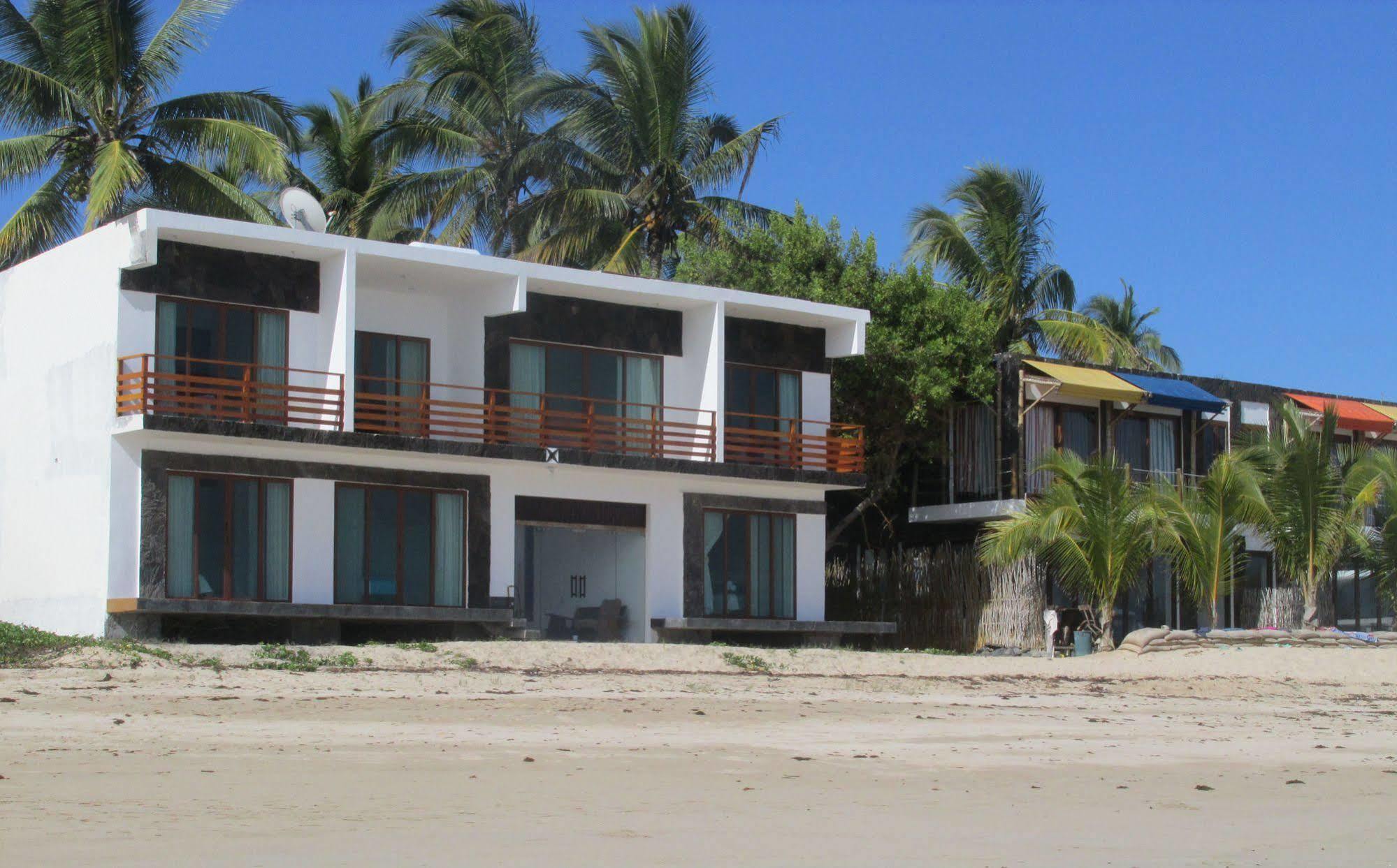 Cormorant Beach House Bed & Breakfast Puerto Villamil Exterior photo